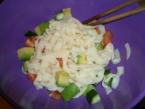 Shirataki salad_mix in a bowl