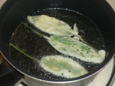 Potatoes with sage tempura-deep fry