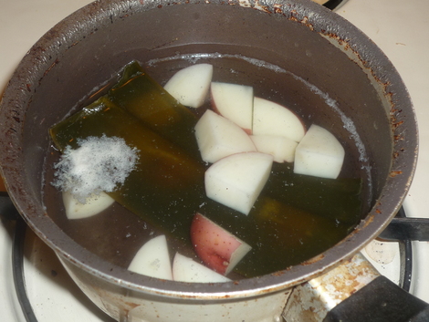 Miso soup myoga red potato_cook potatoes and kombu together
