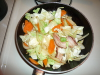 Yakisoba-add the carrots and cabbage