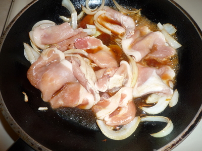 Tanindon-add pork and sauce