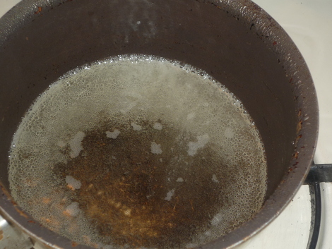 Hiyashi Chuka_Tare ingredients into a pot